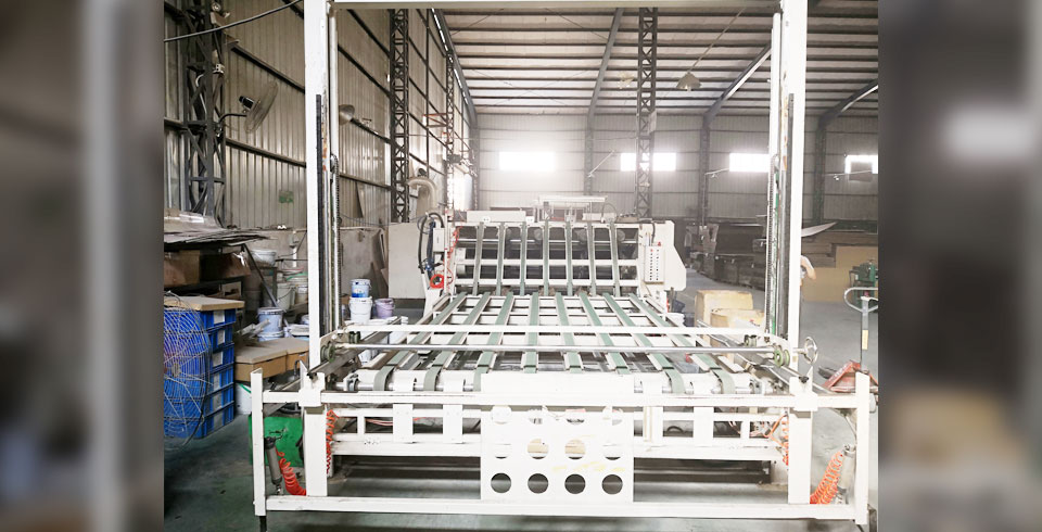 高速三色印刷開槽機